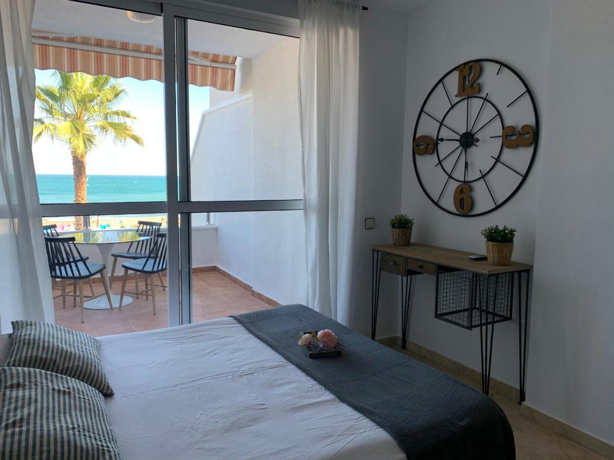 Lujoso Estudio Frontal Al Mar 托雷莫利诺斯 外观 照片